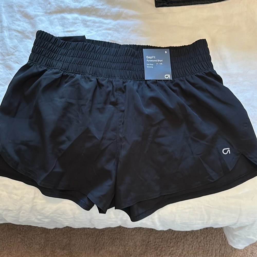 NWT Gap Runaround Short Small